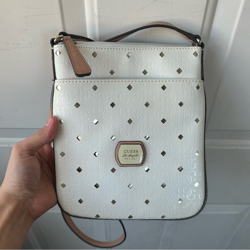 Vintage Guess Los Angeles White & Beige Crossbody Shoulder Bag Purse